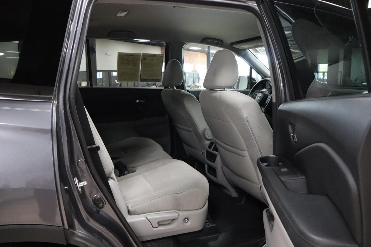 Honda Pilot Vehicle Full-screen Gallery Image 23