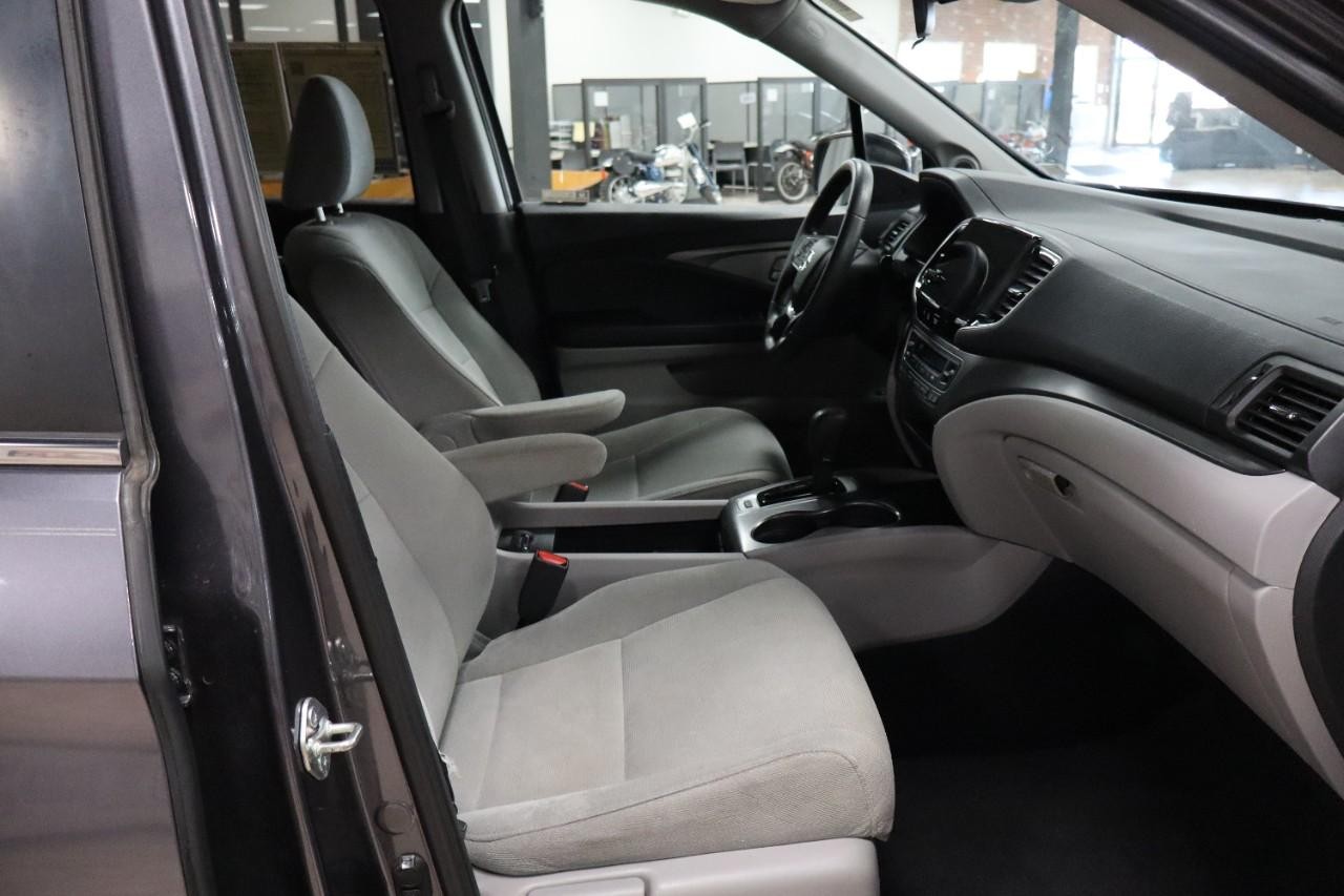 Honda Pilot Vehicle Full-screen Gallery Image 25