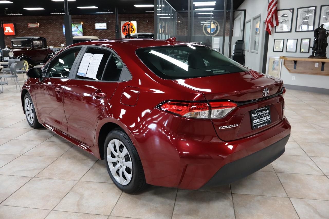 Toyota Corolla Vehicle Full-screen Gallery Image 3