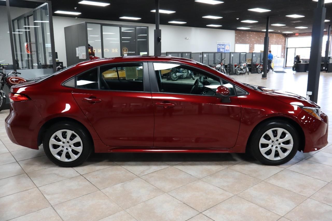 Toyota Corolla Vehicle Full-screen Gallery Image 6