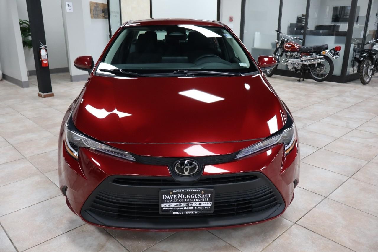 Toyota Corolla Vehicle Full-screen Gallery Image 8