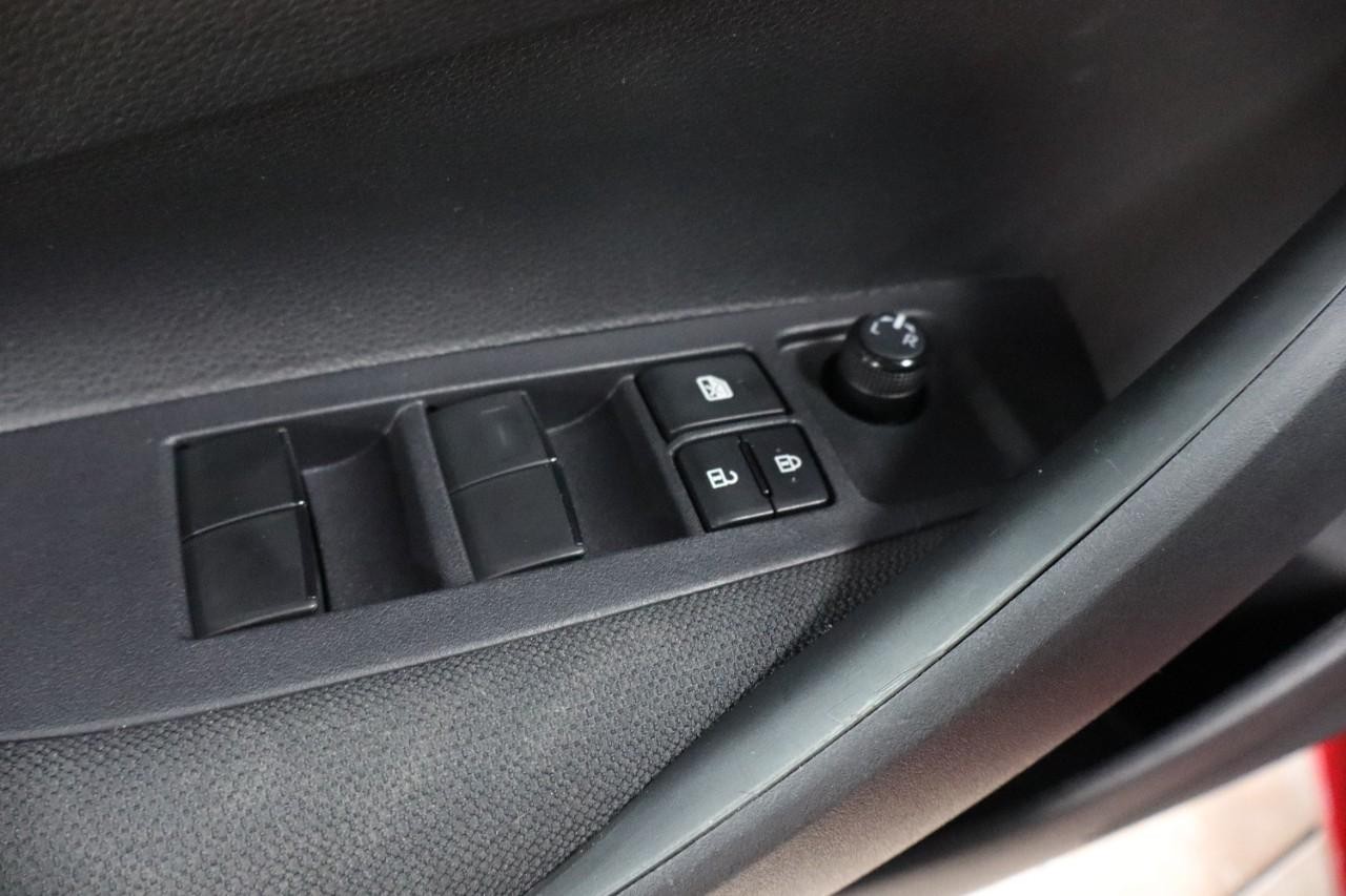 Toyota Corolla Vehicle Full-screen Gallery Image 10