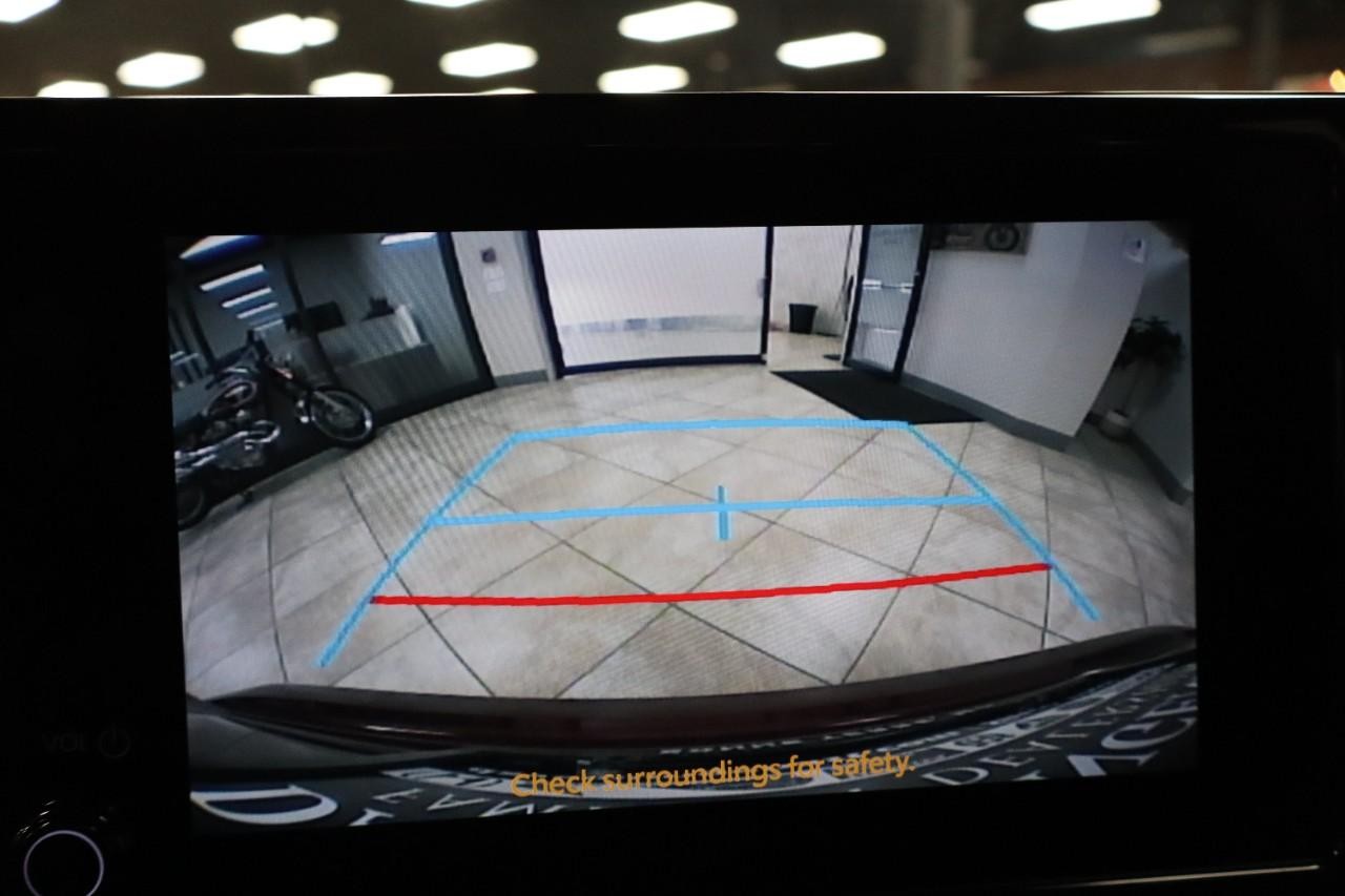 Toyota Corolla Vehicle Full-screen Gallery Image 13