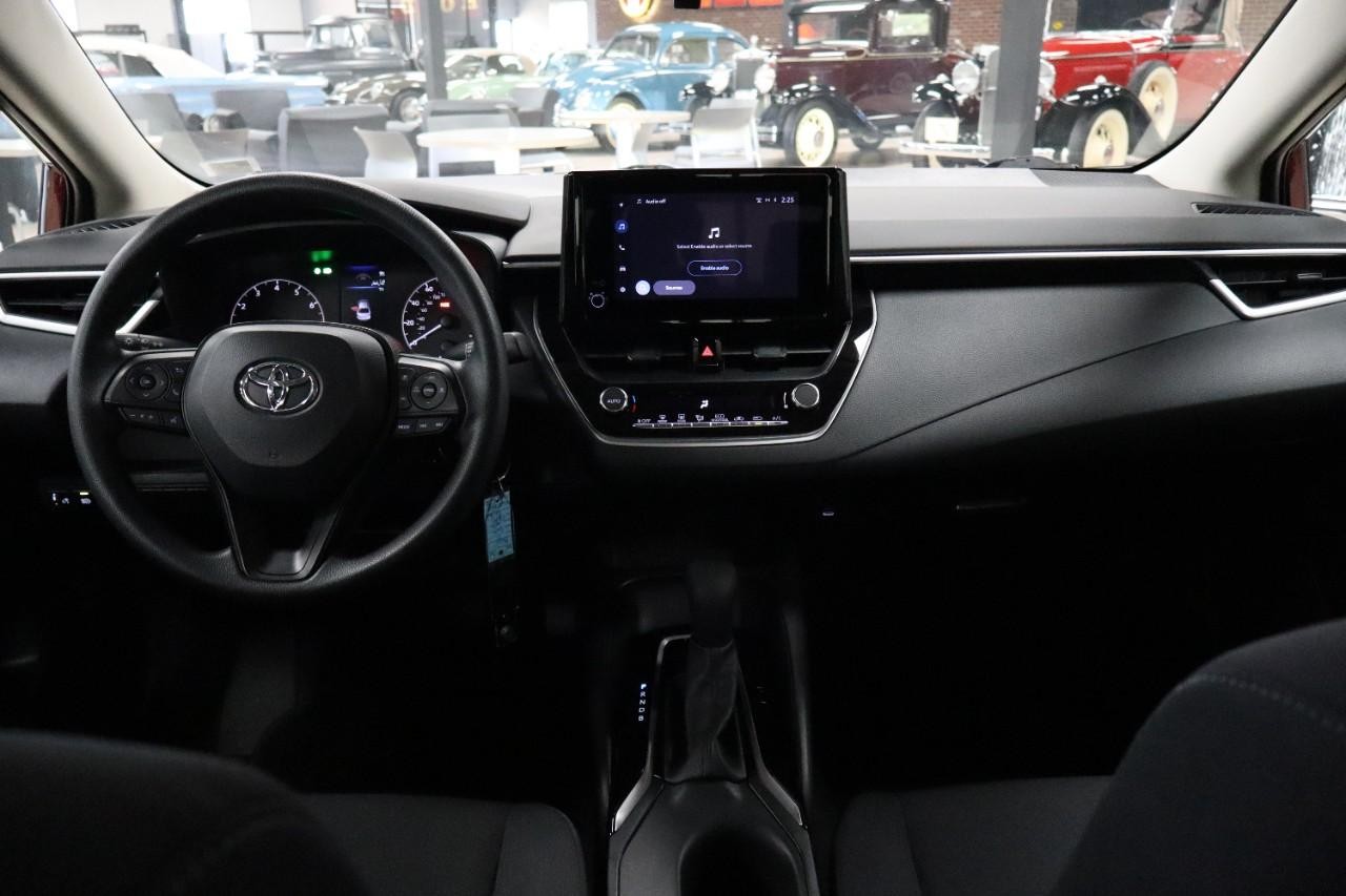 Toyota Corolla Vehicle Full-screen Gallery Image 16