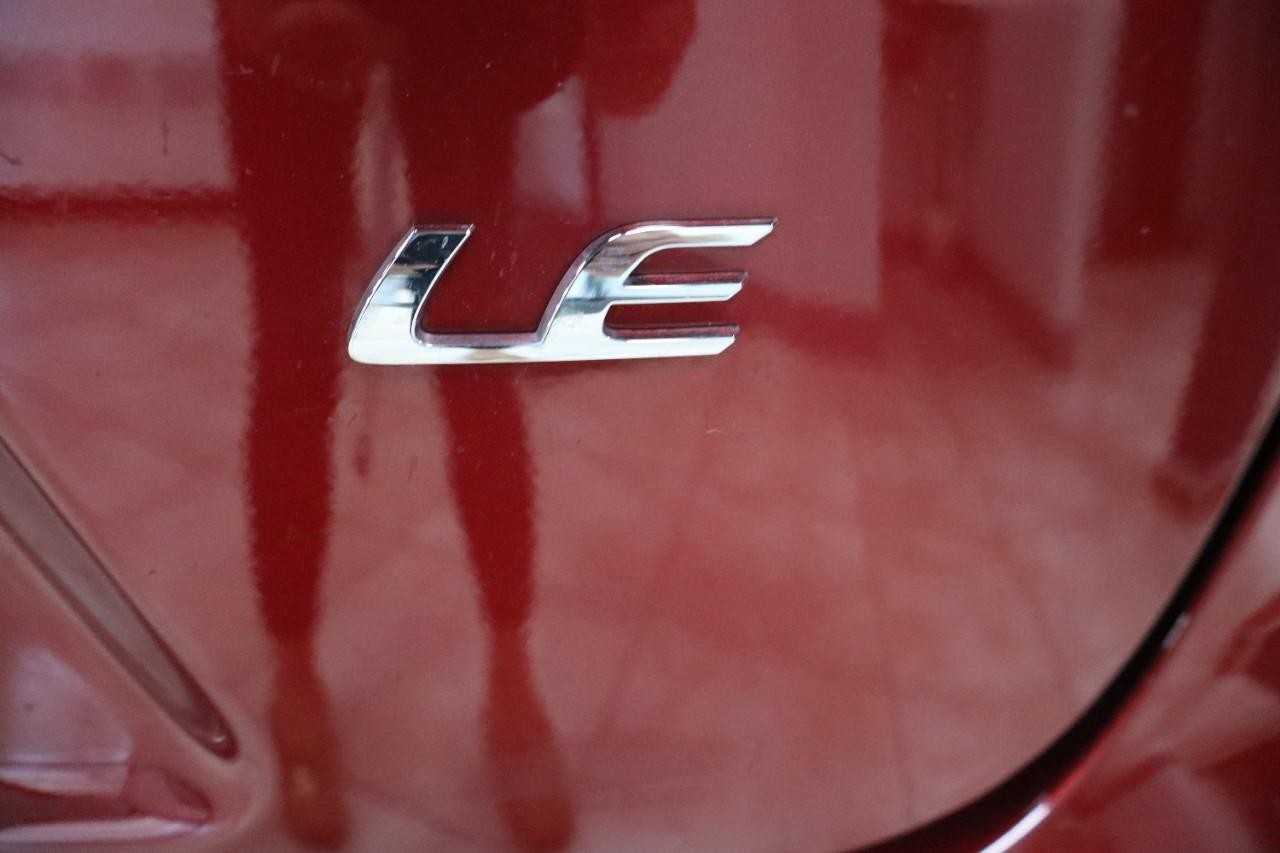 Toyota Corolla Vehicle Full-screen Gallery Image 18