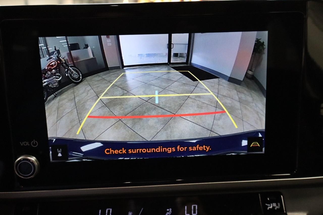 Toyota Camry Vehicle Full-screen Gallery Image 14