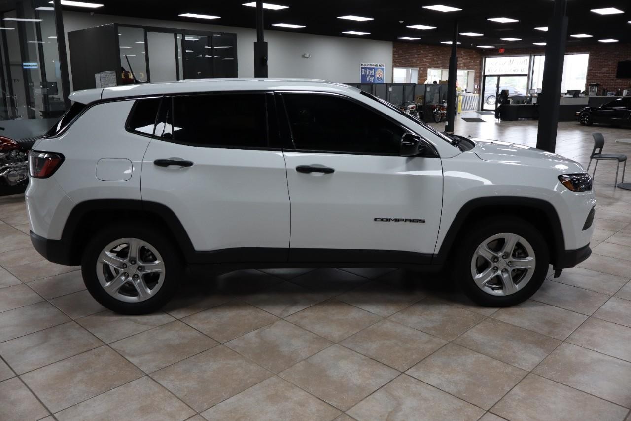 Jeep Compass Vehicle Full-screen Gallery Image 6