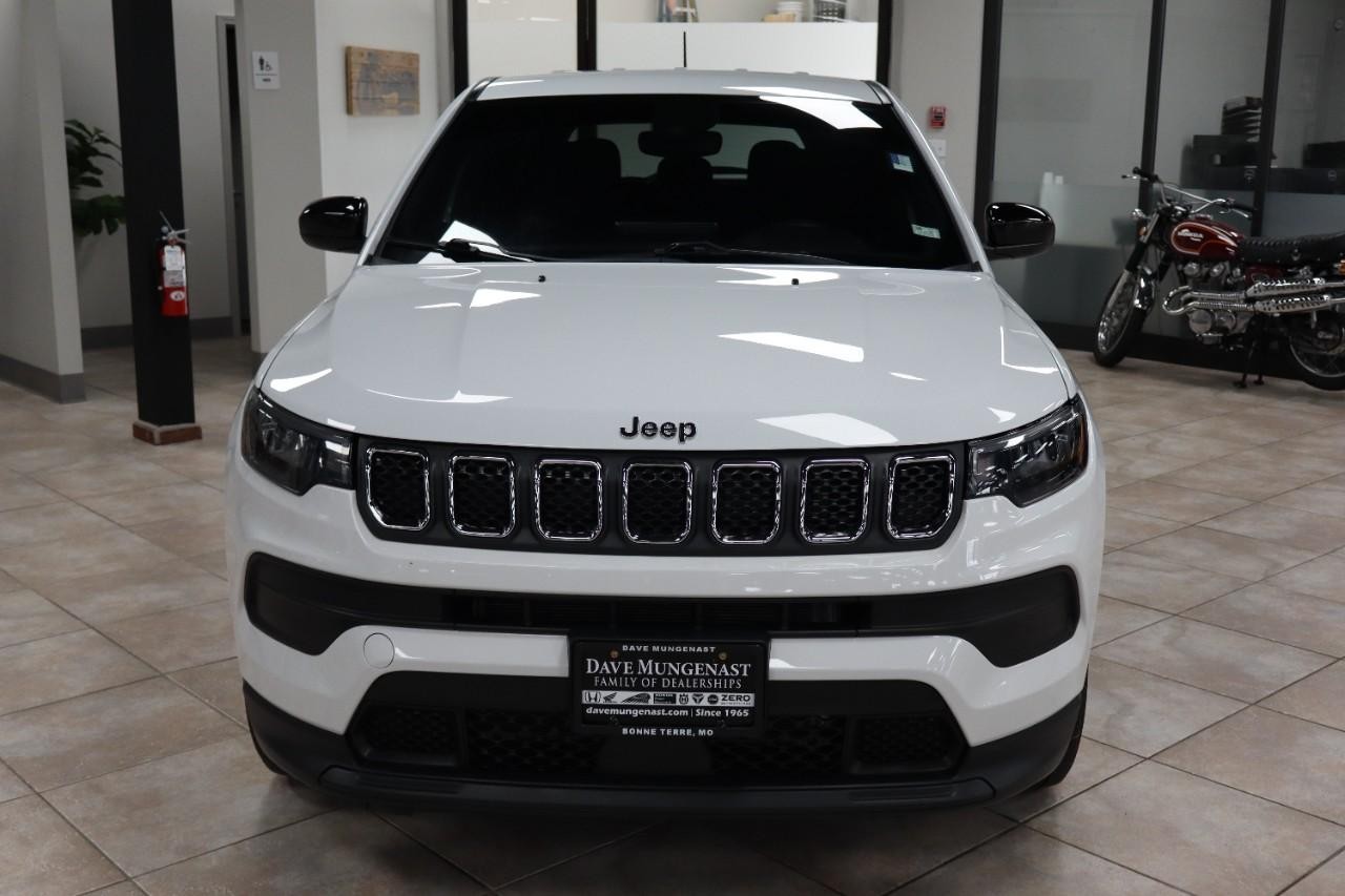 Jeep Compass Vehicle Full-screen Gallery Image 8