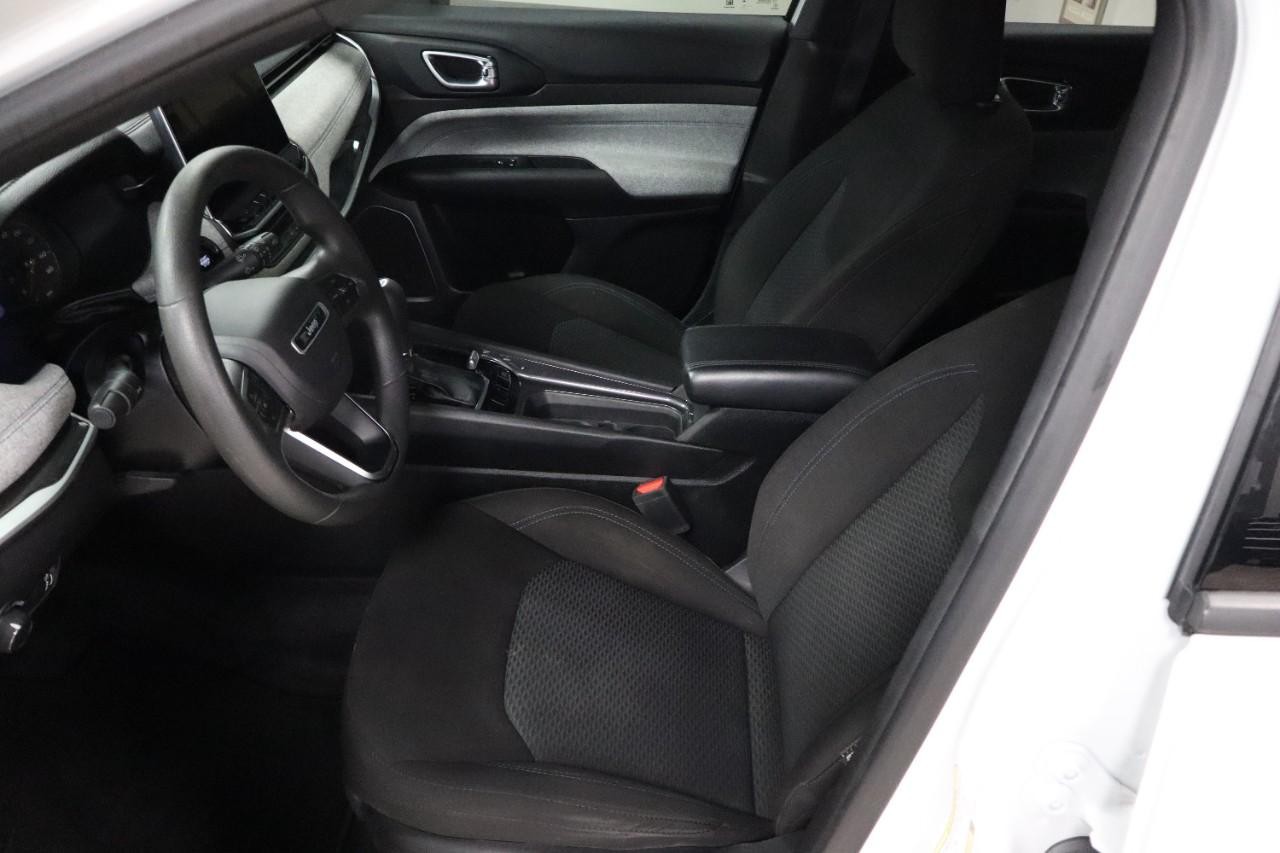 Jeep Compass Vehicle Full-screen Gallery Image 9