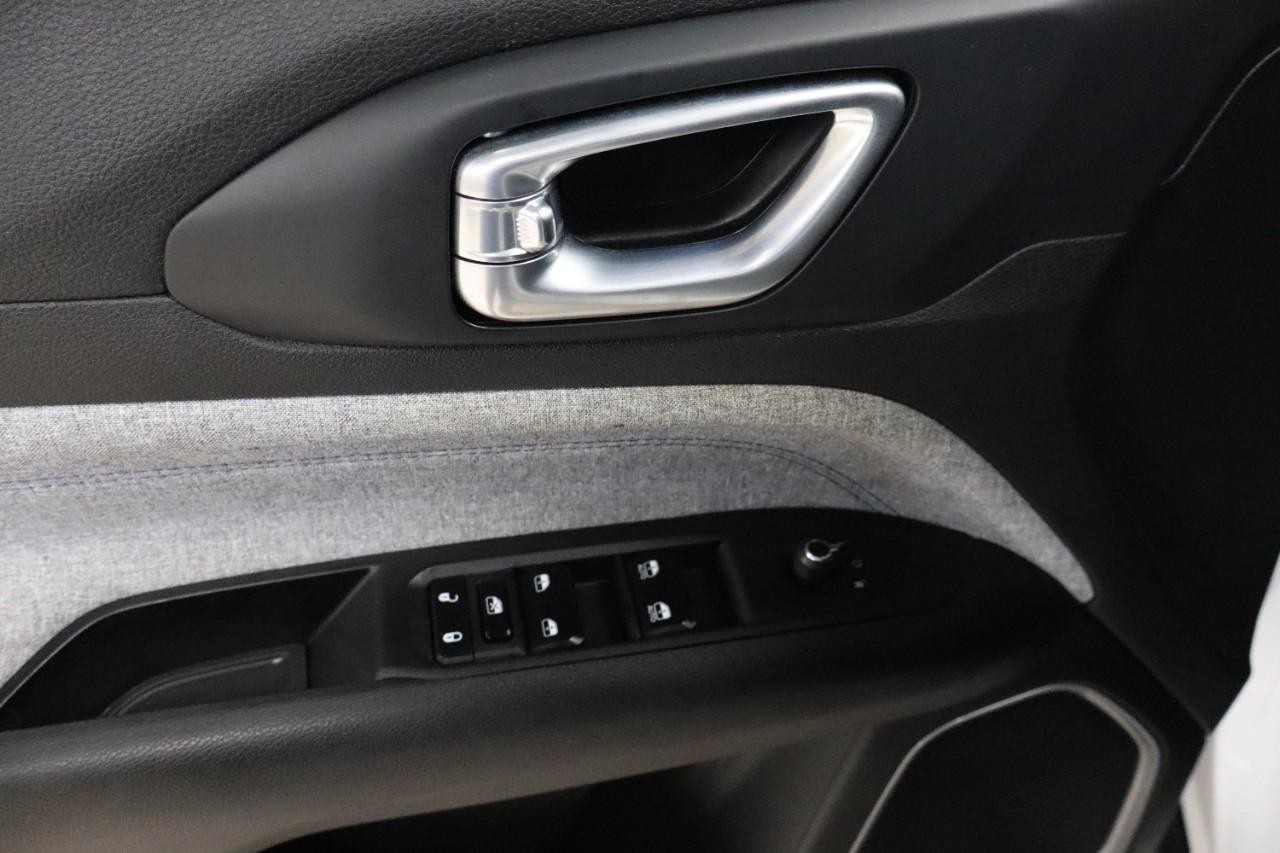 Jeep Compass Vehicle Full-screen Gallery Image 11