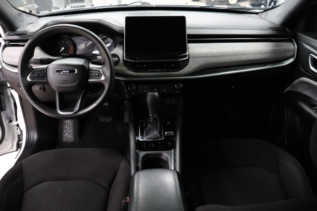 Jeep Compass Vehicle Full-screen Gallery Image 12