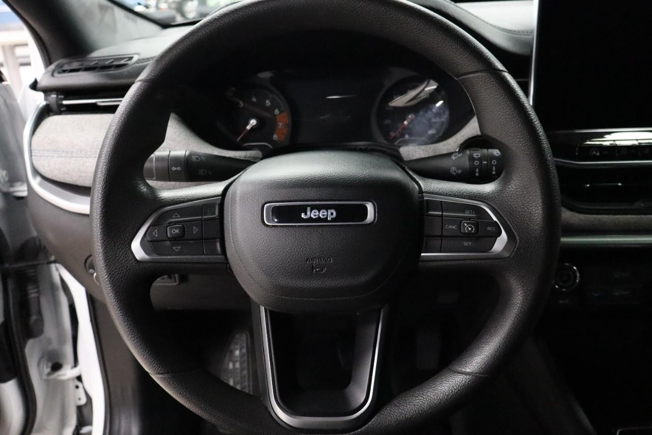 Jeep Compass Vehicle Full-screen Gallery Image 13
