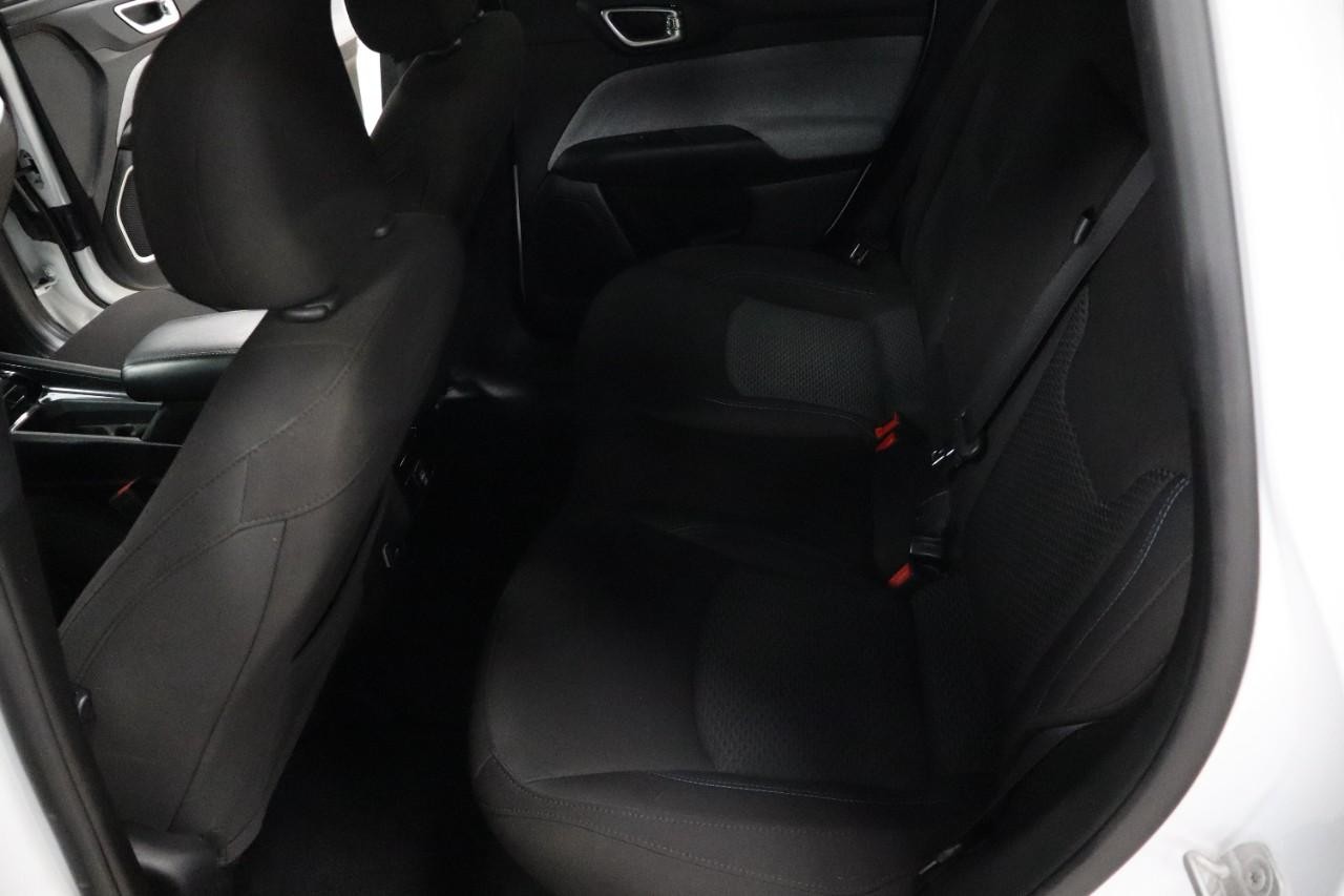 Jeep Compass Vehicle Full-screen Gallery Image 16