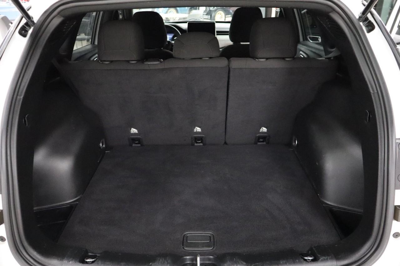 Jeep Compass Vehicle Full-screen Gallery Image 17