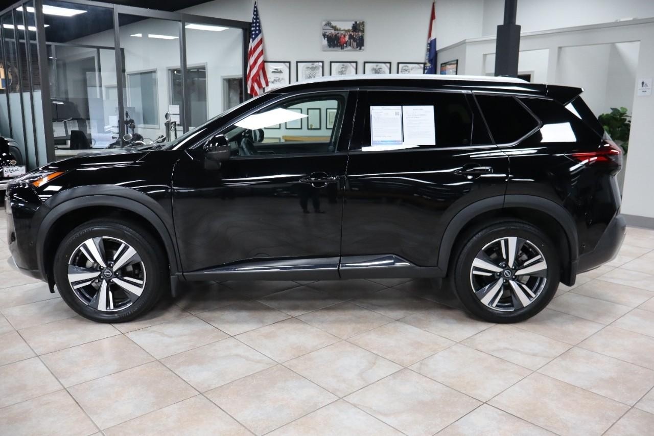 Nissan Rogue Vehicle Full-screen Gallery Image 2