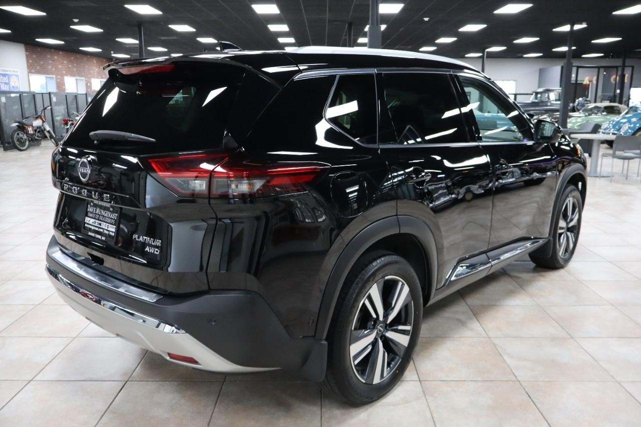 Nissan Rogue Vehicle Full-screen Gallery Image 5