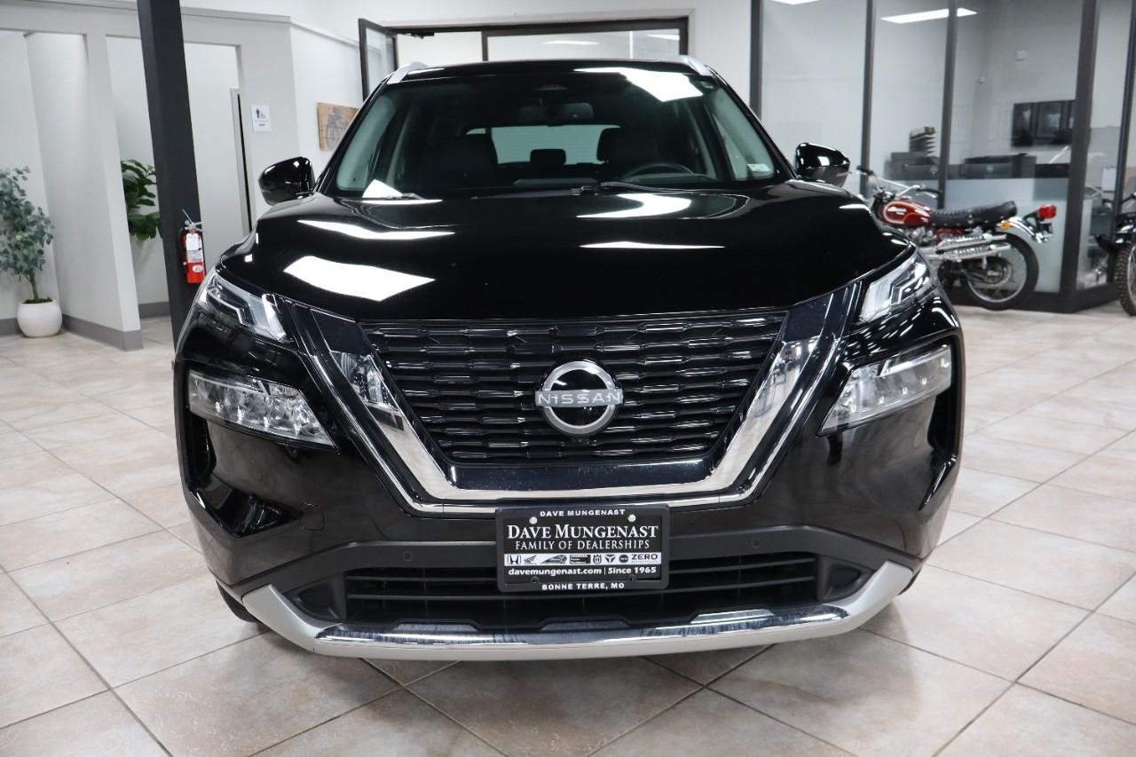 Nissan Rogue Vehicle Full-screen Gallery Image 8