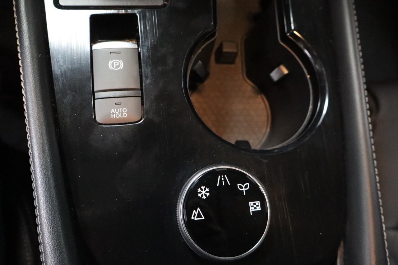 Nissan Rogue Vehicle Full-screen Gallery Image 13