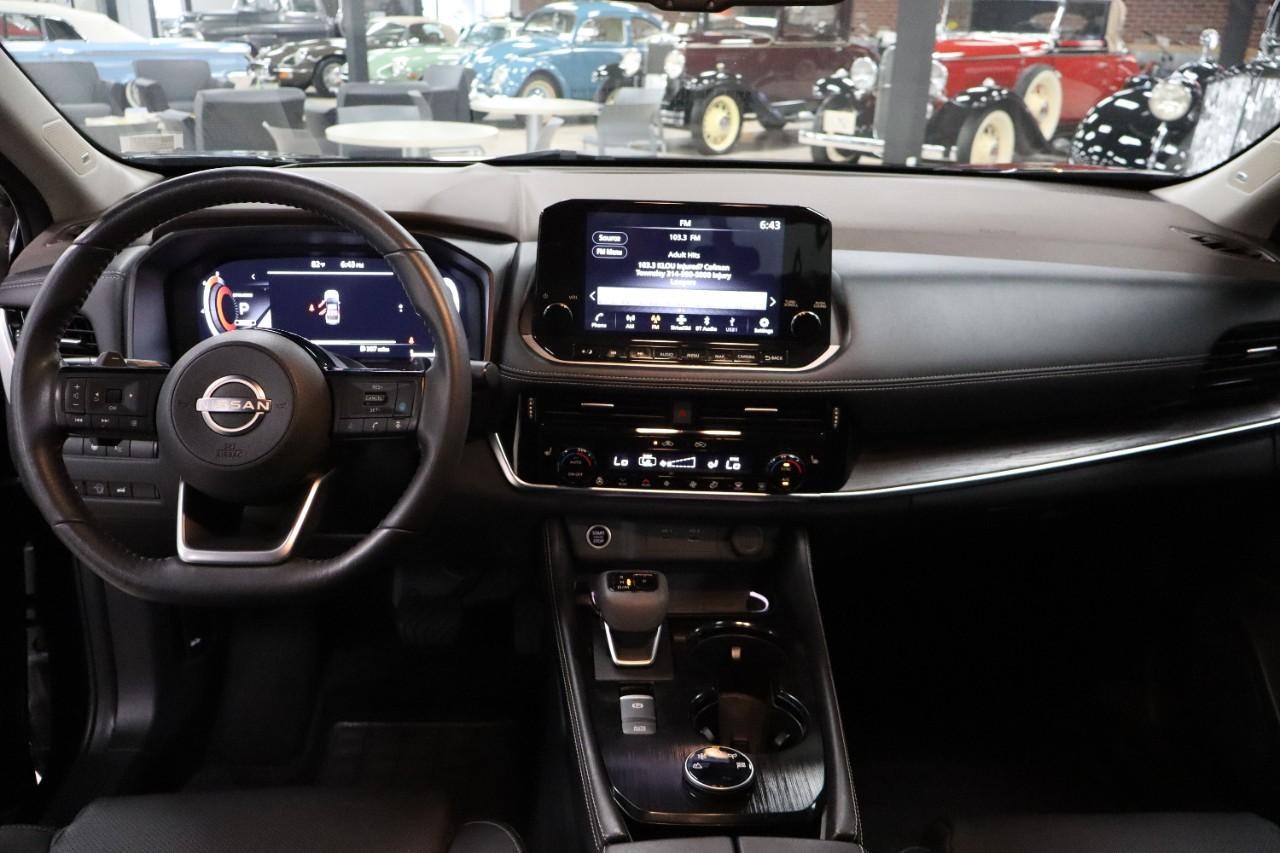 Nissan Rogue Vehicle Full-screen Gallery Image 17