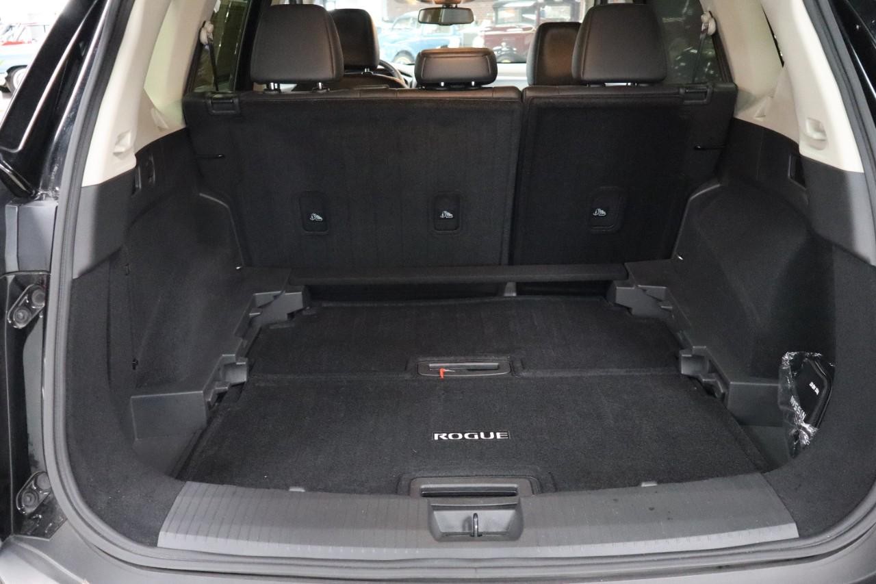 Nissan Rogue Vehicle Full-screen Gallery Image 21