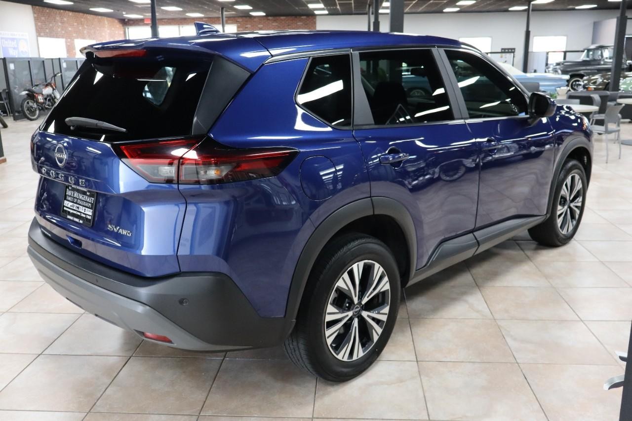 Nissan Rogue Vehicle Full-screen Gallery Image 5