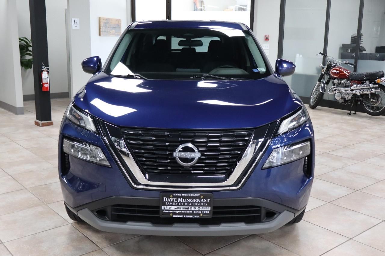 Nissan Rogue Vehicle Full-screen Gallery Image 8