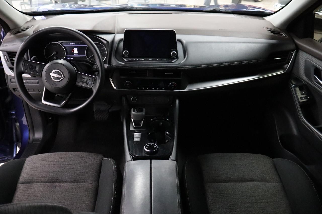 Nissan Rogue Vehicle Full-screen Gallery Image 12