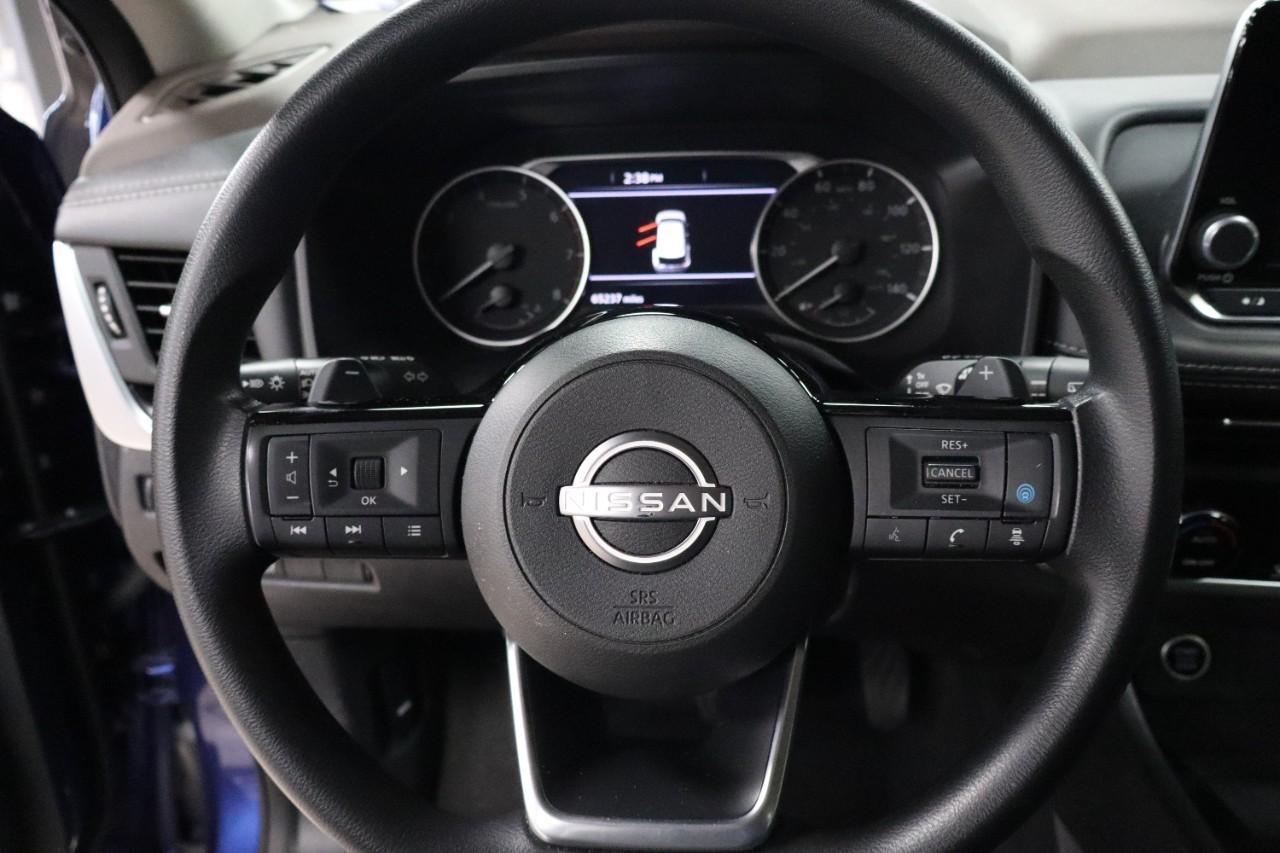 Nissan Rogue Vehicle Full-screen Gallery Image 13