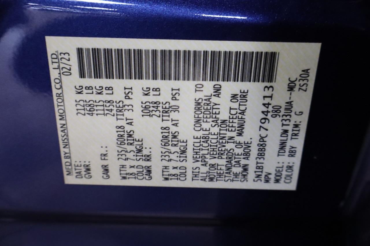 Nissan Rogue Vehicle Full-screen Gallery Image 18