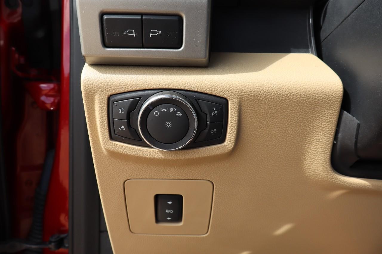 Ford F-150 Vehicle Full-screen Gallery Image 14