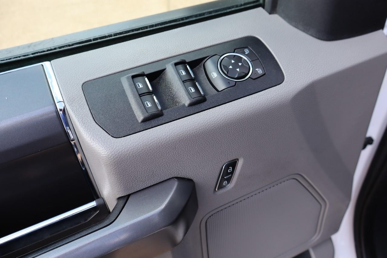 Ford F-150 Vehicle Full-screen Gallery Image 11