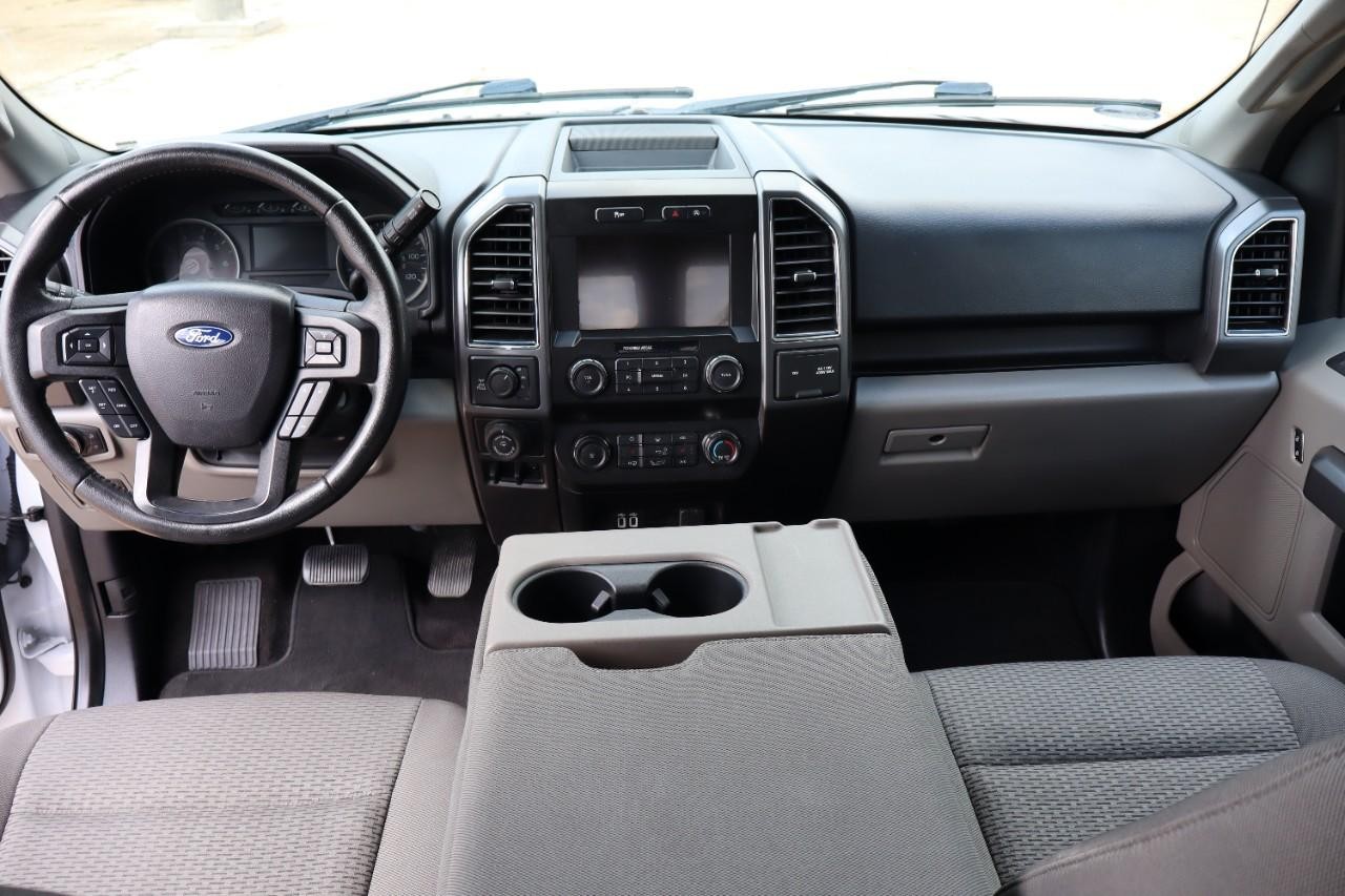 Ford F-150 Vehicle Full-screen Gallery Image 12