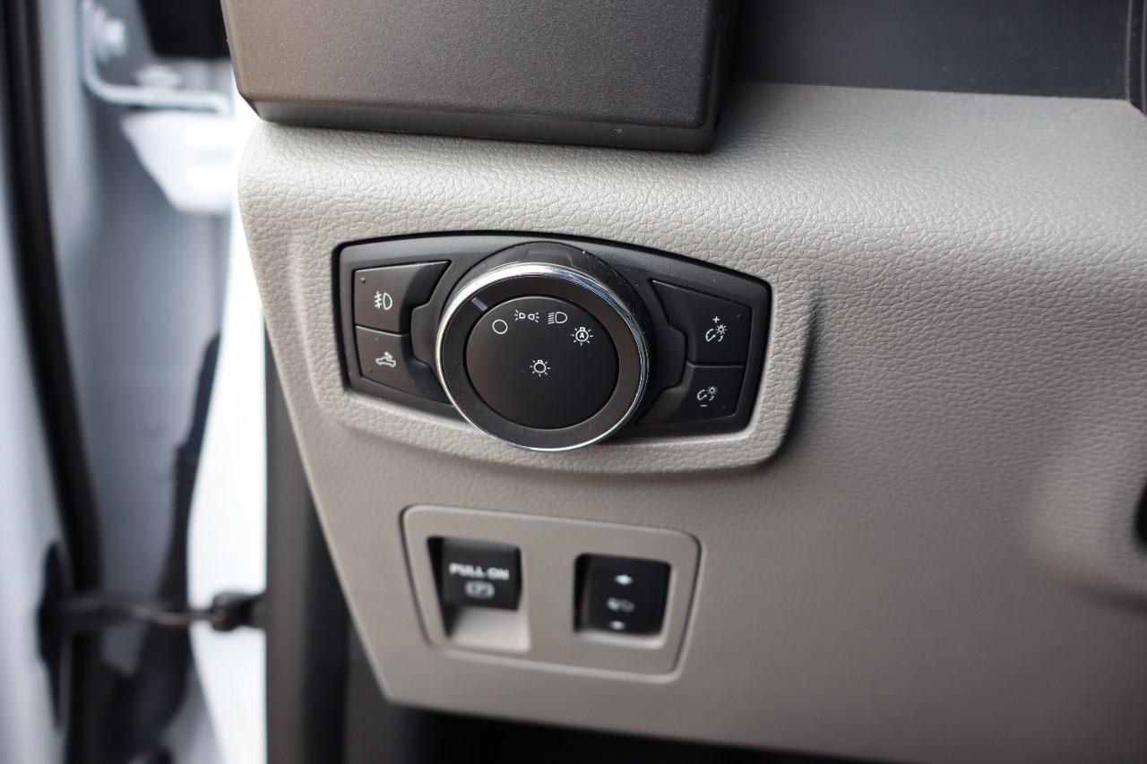 Ford F-150 Vehicle Full-screen Gallery Image 18