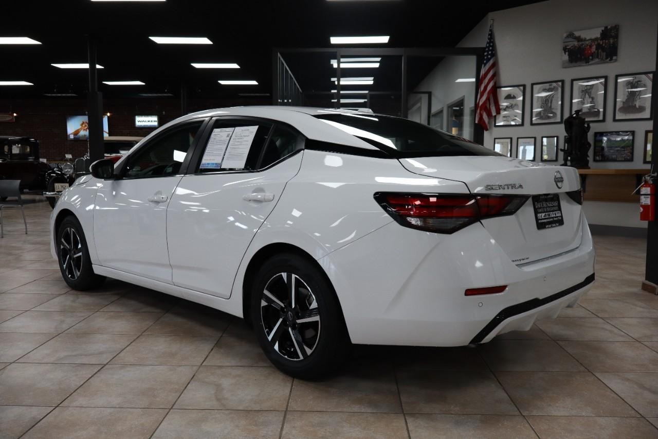 Nissan Sentra Vehicle Full-screen Gallery Image 3