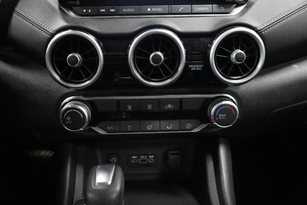 Nissan Sentra Vehicle Full-screen Gallery Image 15