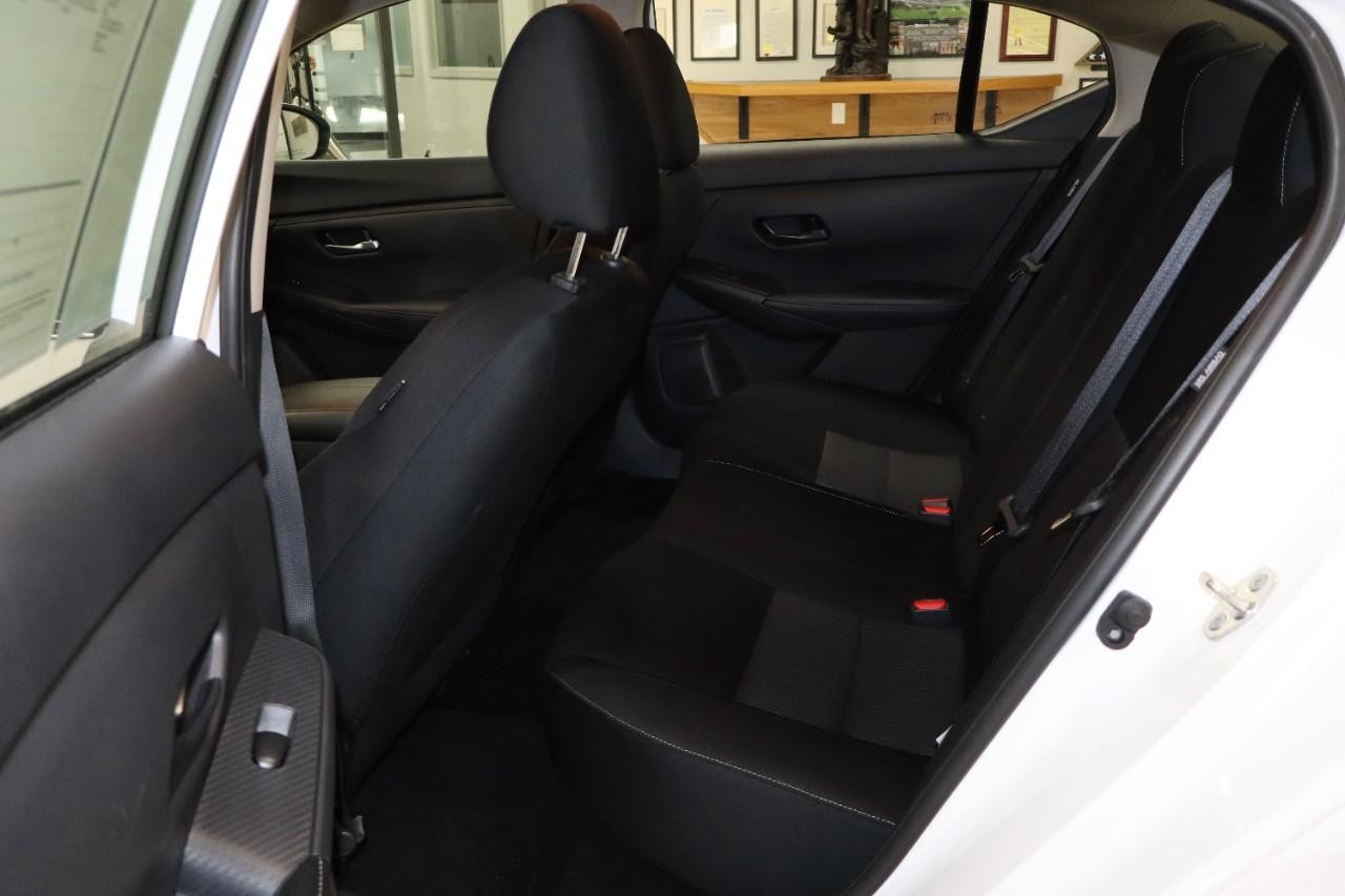 Nissan Sentra Vehicle Full-screen Gallery Image 16