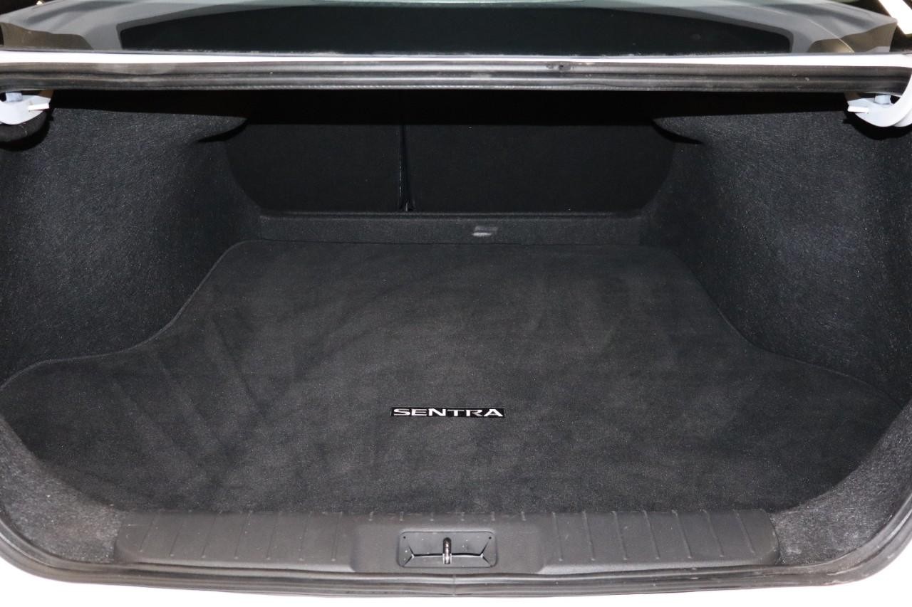 Nissan Sentra Vehicle Full-screen Gallery Image 17