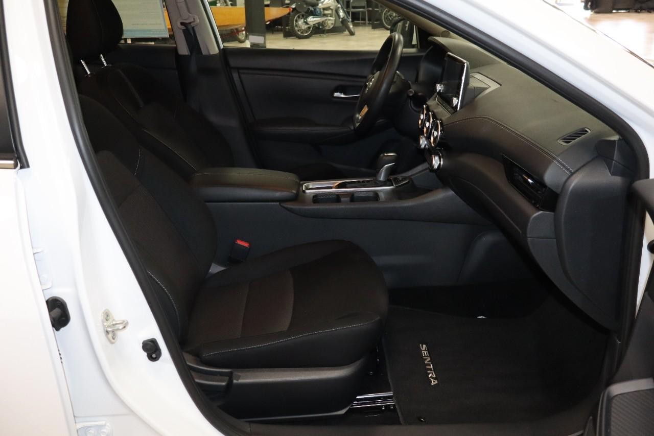 Nissan Sentra Vehicle Full-screen Gallery Image 19