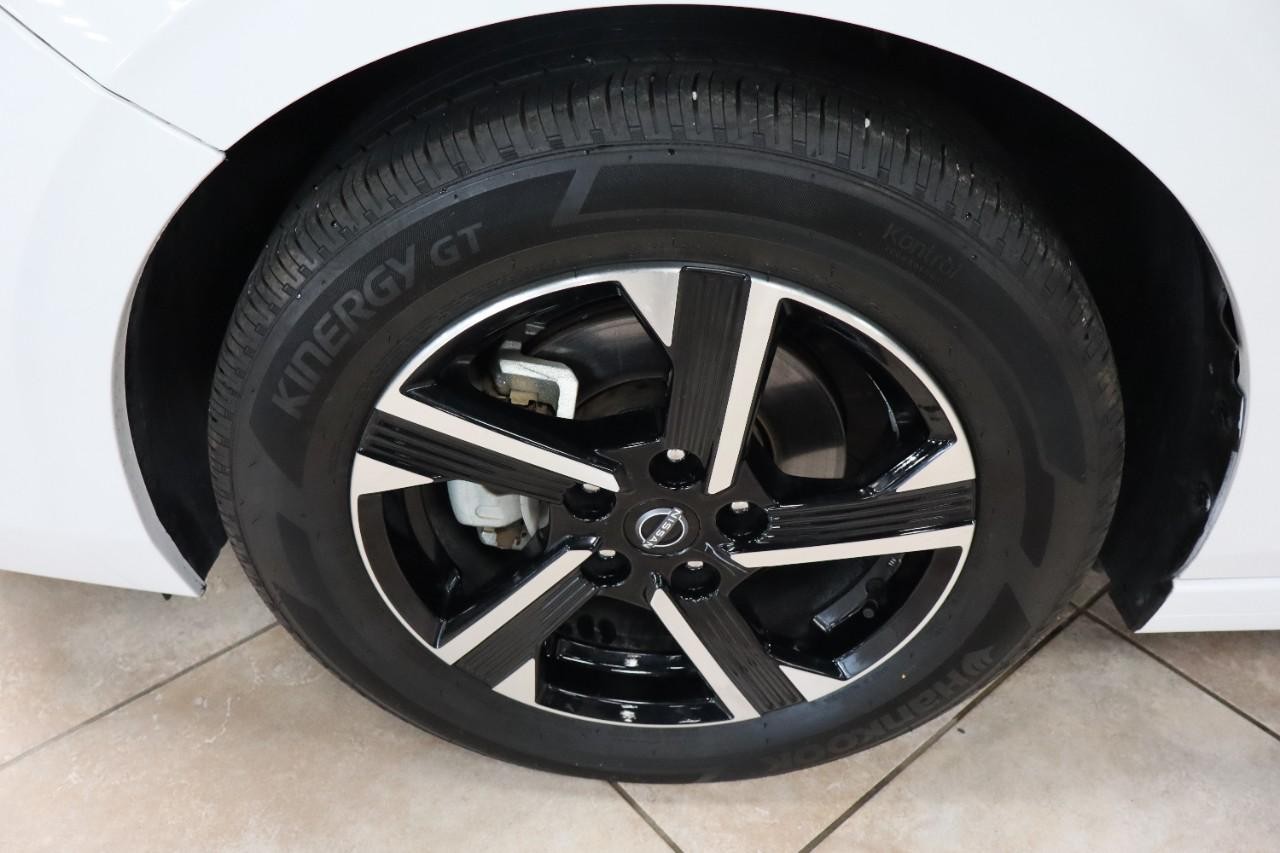 Nissan Sentra Vehicle Full-screen Gallery Image 21