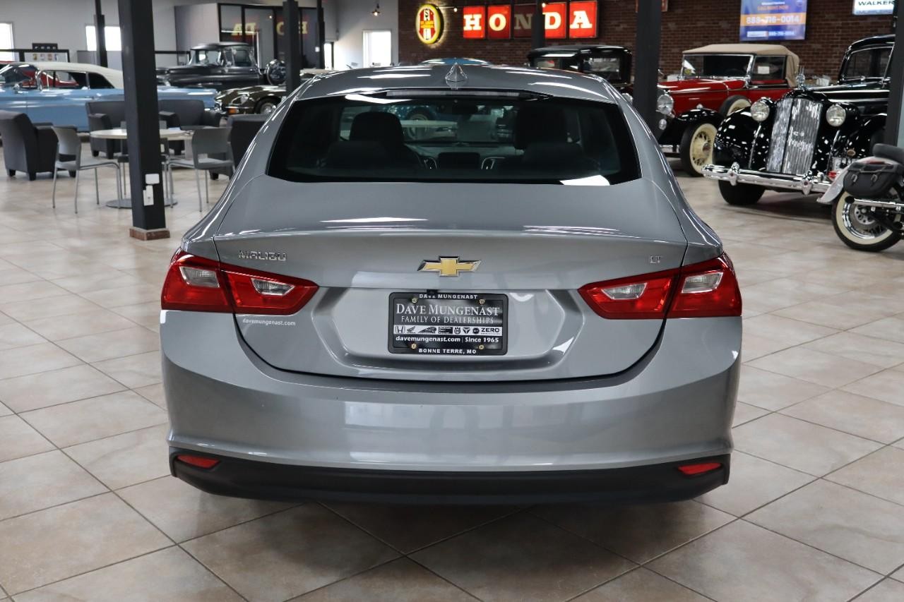 Chevrolet Malibu Vehicle Full-screen Gallery Image 4