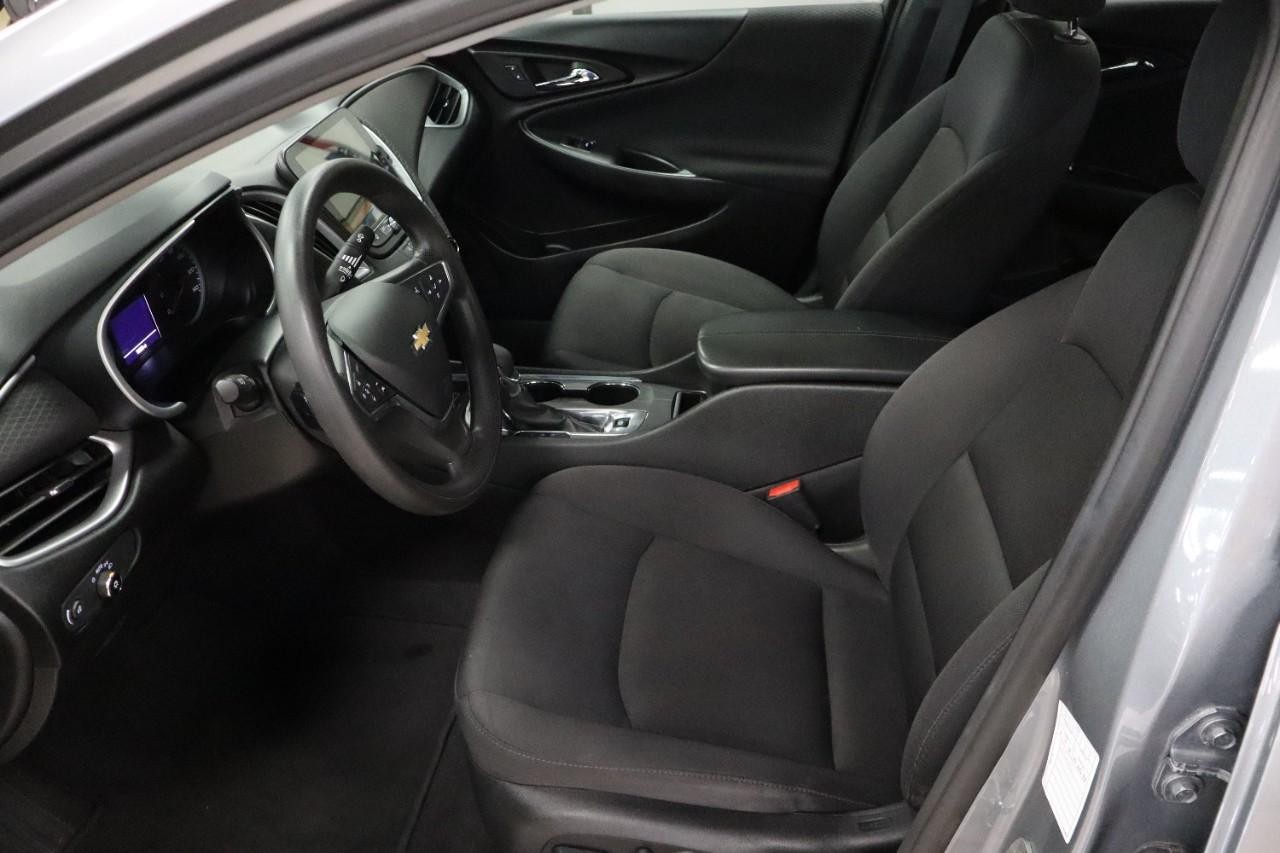 Chevrolet Malibu Vehicle Full-screen Gallery Image 9