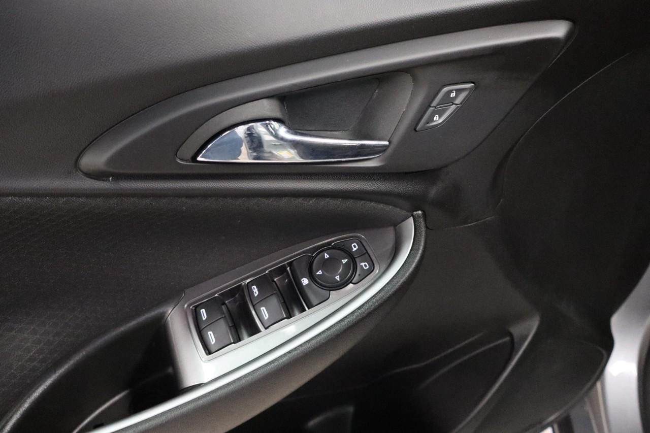 Chevrolet Malibu Vehicle Full-screen Gallery Image 11