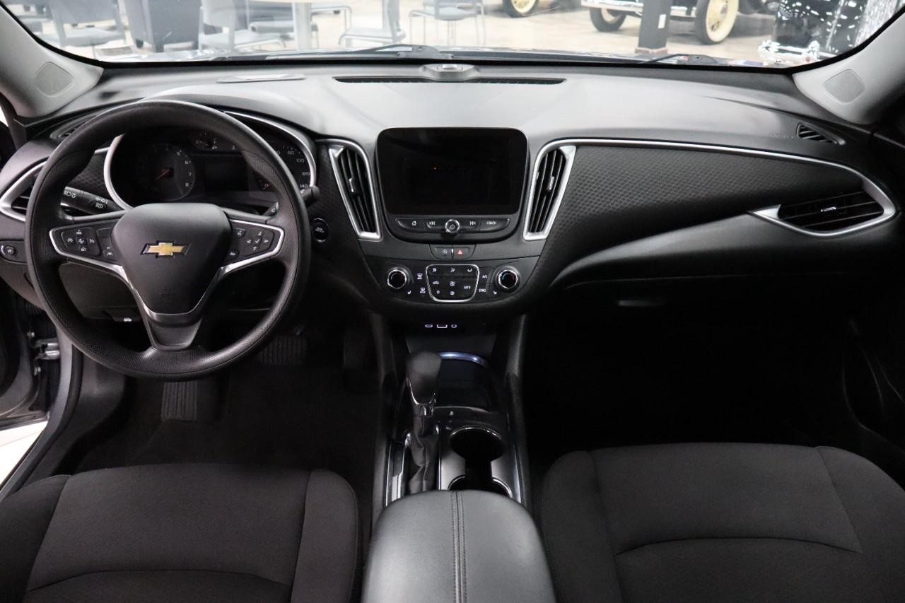 Chevrolet Malibu Vehicle Full-screen Gallery Image 12