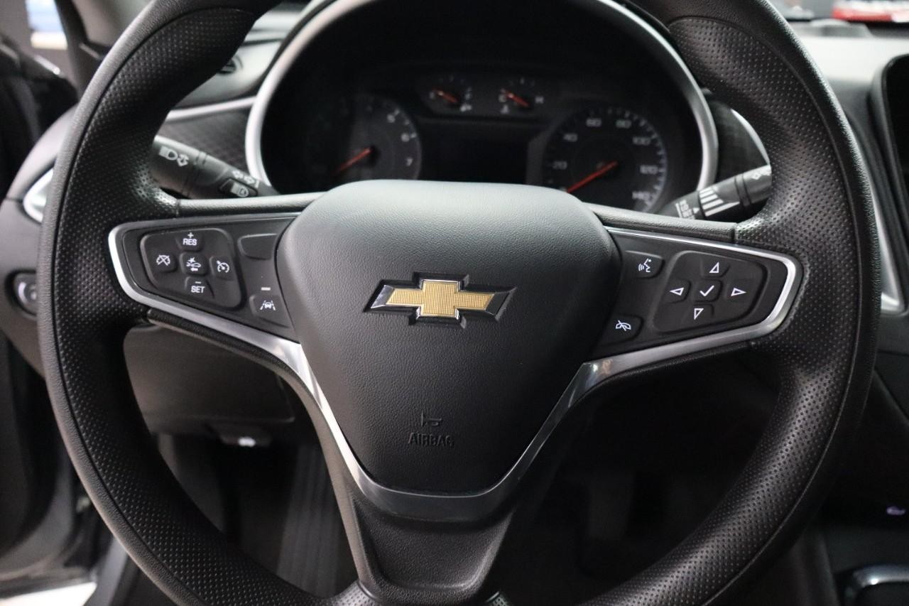 Chevrolet Malibu Vehicle Full-screen Gallery Image 13