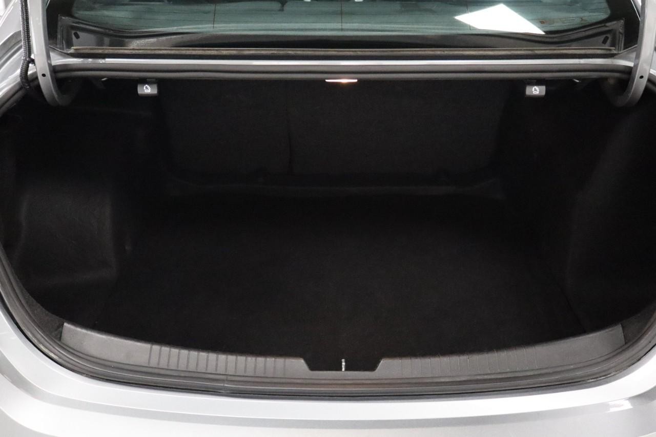 Chevrolet Malibu Vehicle Full-screen Gallery Image 18