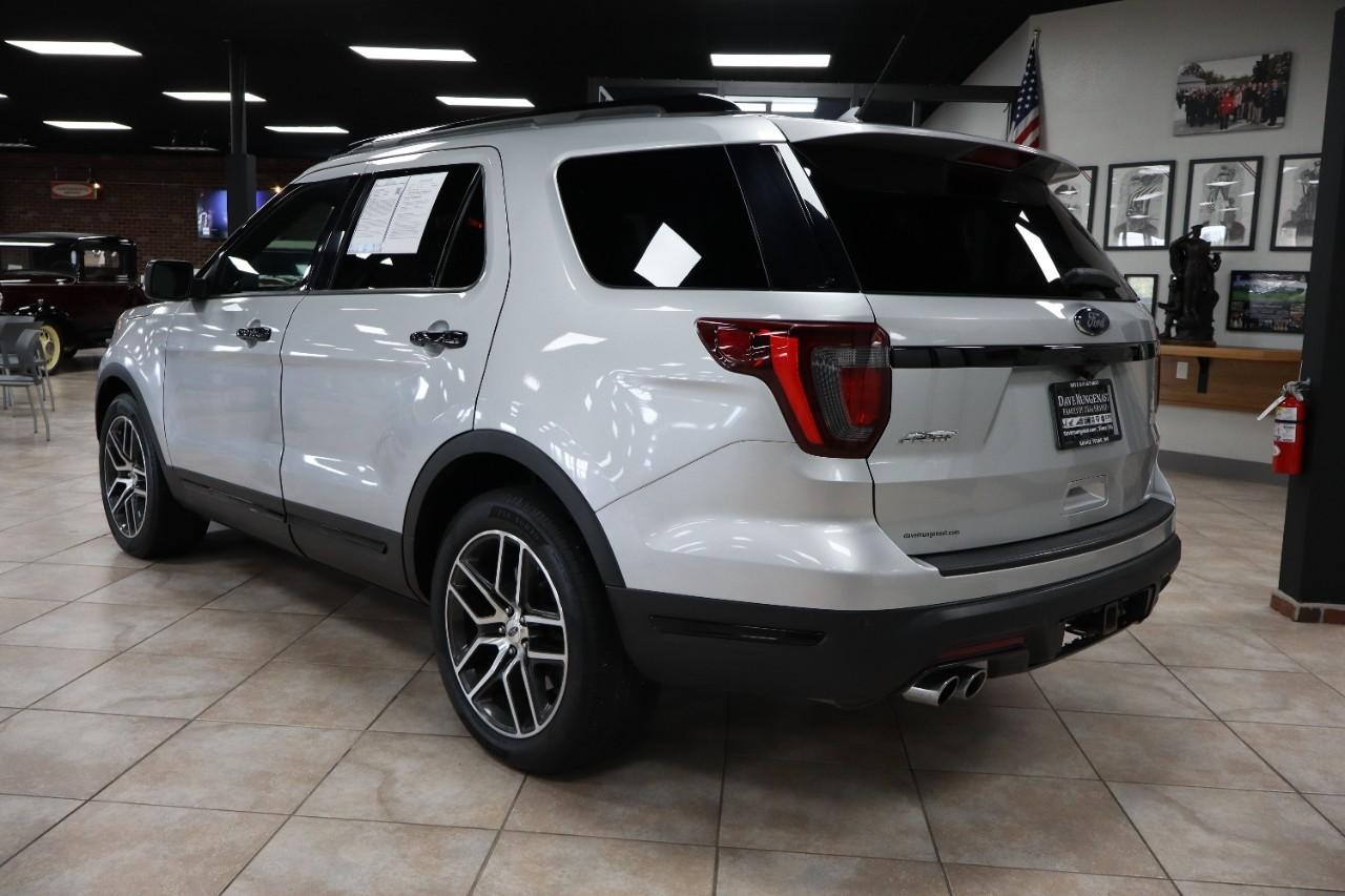 Ford Explorer Vehicle Full-screen Gallery Image 3