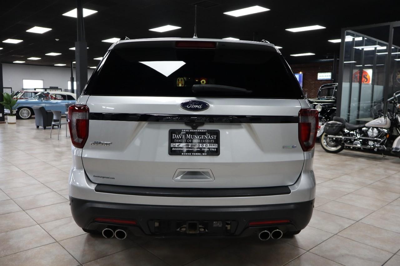 Ford Explorer Vehicle Full-screen Gallery Image 4