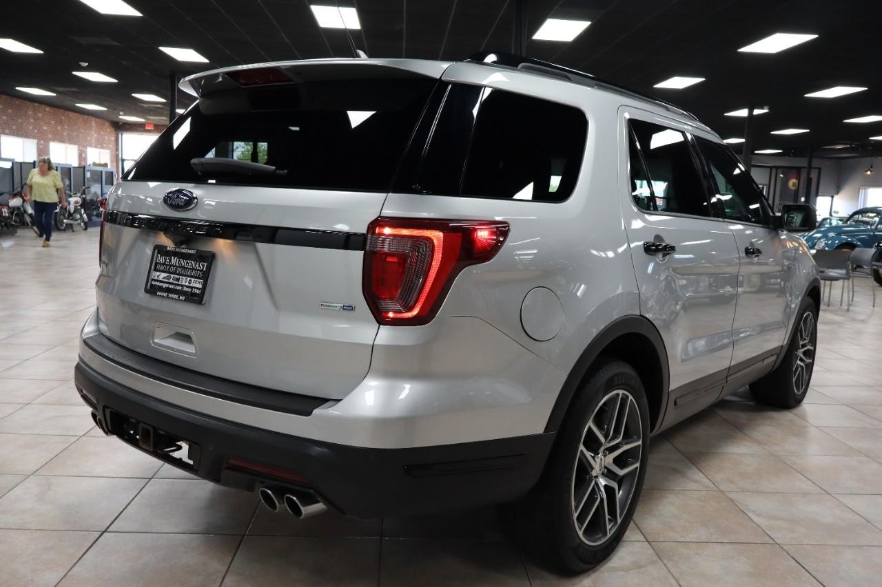 Ford Explorer Vehicle Full-screen Gallery Image 5