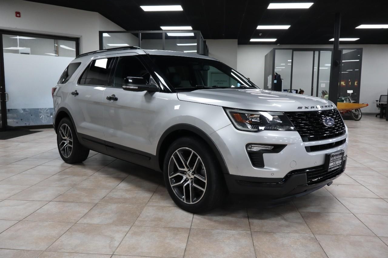 Ford Explorer Vehicle Full-screen Gallery Image 7