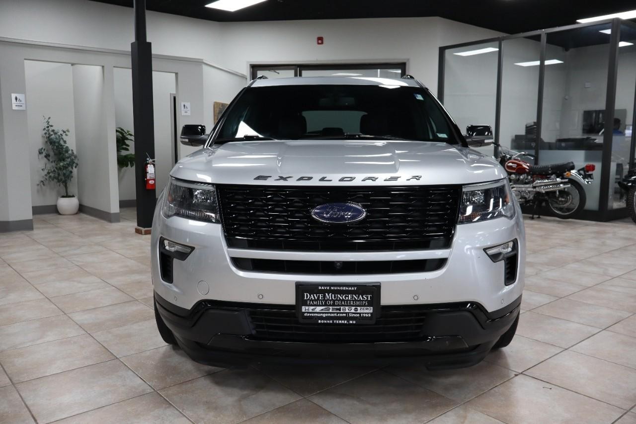 Ford Explorer Vehicle Full-screen Gallery Image 8